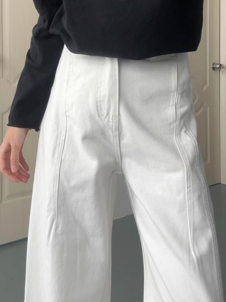 White High-Waisted Wide-Leg Jeans for Women - Loose Fit, Curved Blade Design, Versatile Summer Style, Floor-Length Fashion White High-Waisted Wide-Leg Jeans for Women - Loose Fit, Curved Blade Design, Versatile Summer Style, Floor-Length Fashion