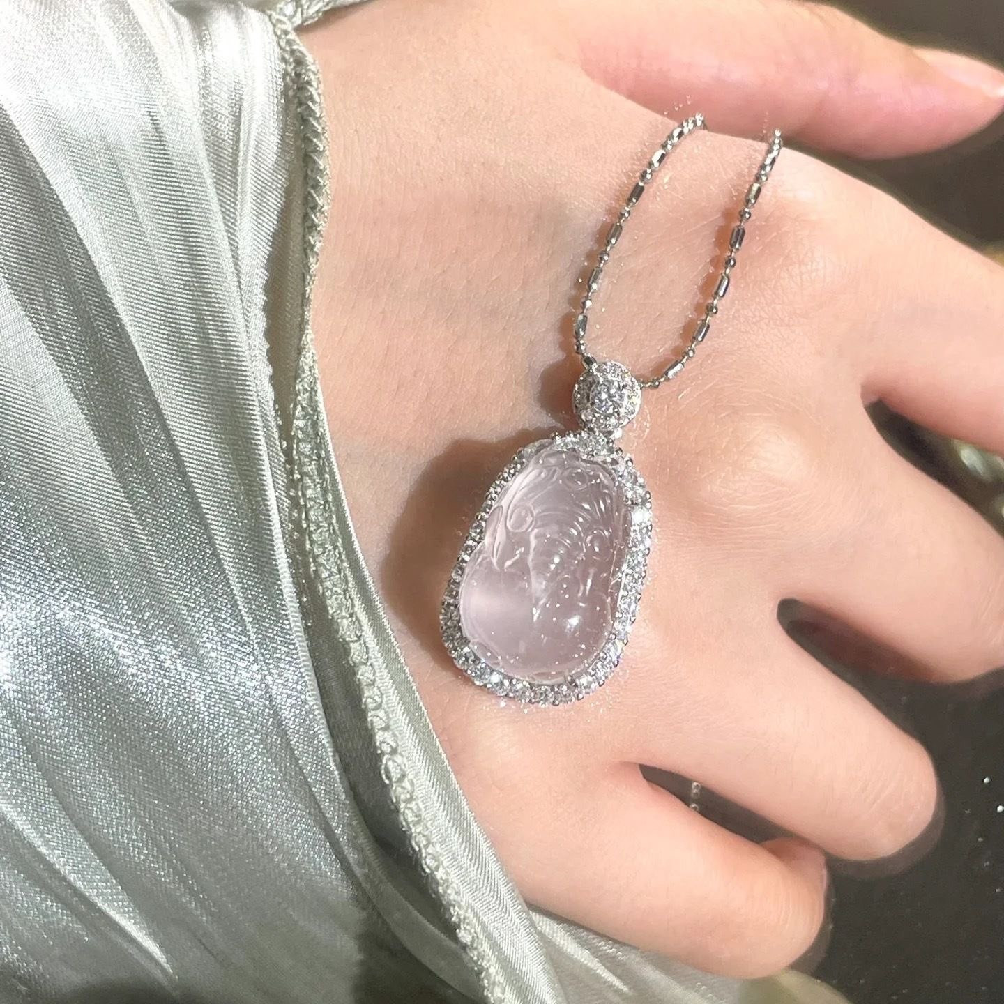 White Jade Pi Xiu Pendant for Men and Women - Light Luxury Amulet for Wealth, Trendy Unisex Jewelry