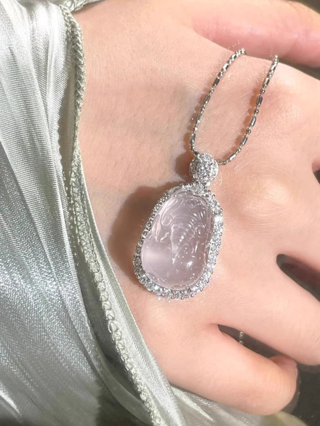 White Jade Pi Xiu Pendant for Men and Women - Light Luxury Amulet for Wealth, Trendy Unisex Jewelry White Jade Pi Xiu Pendant for Men and Women - Light Luxury Amulet for Wealth, Trendy Unisex Jewelry