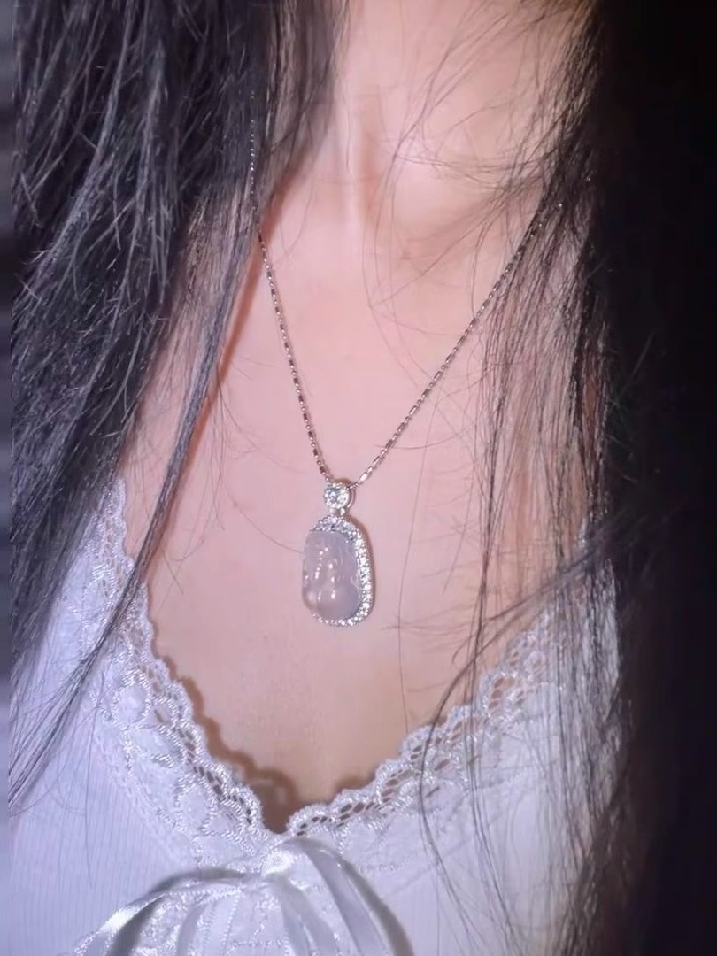 White Jade Pi Xiu Pendant for Men and Women - Light Luxury Amulet for Wealth, Trendy Unisex Jewelry White Jade Pi Xiu Pendant for Men and Women - Light Luxury Amulet for Wealth, Trendy Unisex Jewelry