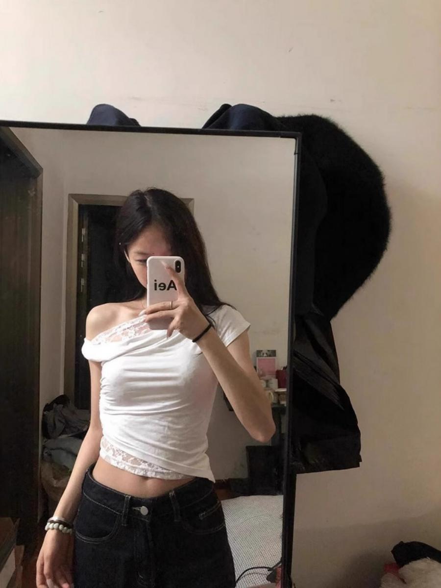 White Lace Spliced Off-Shoulder Short Sleeve Crop Top for Women - Summer Spicy Girl One-Shoulder T-Shirt, Trendy Y2K Fashion White Lace Spliced Off-Shoulder Short Sleeve Crop Top for Women - Summer Spicy Girl One-Shoulder T-Shirt, Trendy Y2K Fashion