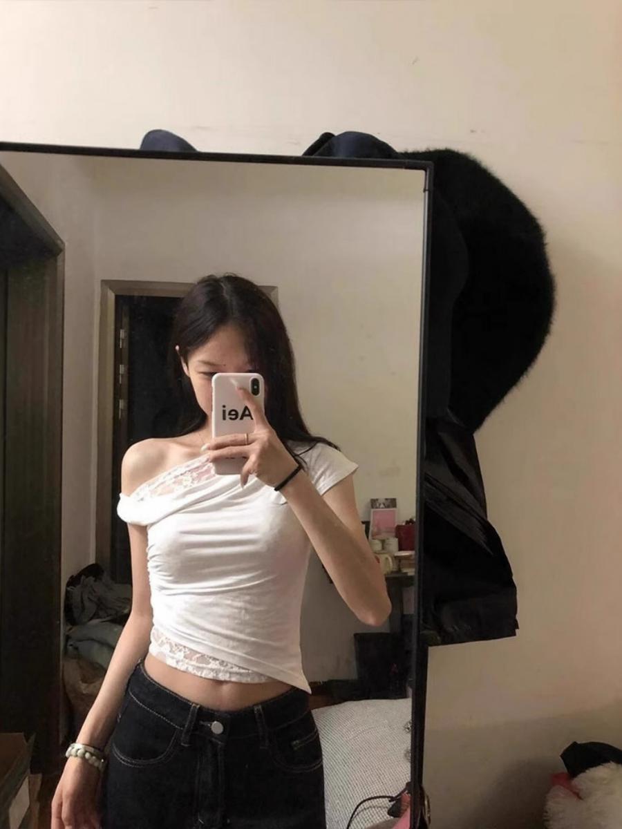White Lace Spliced Off-Shoulder Short Sleeve Crop Top for Women - Summer Spicy Girl One-Shoulder T-Shirt, Trendy Y2K Fashion White Lace Spliced Off-Shoulder Short Sleeve Crop Top for Women - Summer Spicy Girl One-Shoulder T-Shirt, Trendy Y2K Fashion