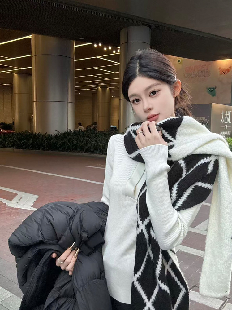 White Slim-Fit Knitted Sweater with Lapel - 2025 Autumn/Winter Base Layer, Slimming Style, Chic and Elegant Fashion Piece