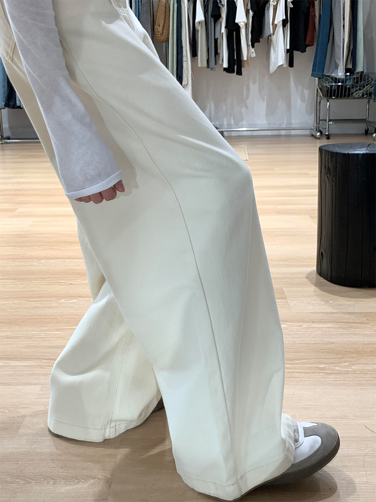 White Wide-Leg High-Waisted Summer Jeans for Women - Flattering Loose-Fitting Floor-Length Style, Perfect for Casual Outfits White Wide-Leg High-Waisted Summer Jeans for Women - Flattering Loose-Fitting Floor-Length Style, Perfect for Casual Outfits