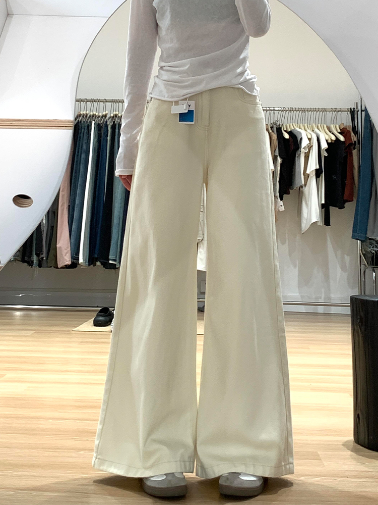 White Wide-Leg High-Waisted Summer Jeans for Women - Flattering Loose-Fitting Floor-Length Style, Perfect for Casual Outfits White Wide-Leg High-Waisted Summer Jeans for Women - Flattering Loose-Fitting Floor-Length Style, Perfect for Casual Outfits