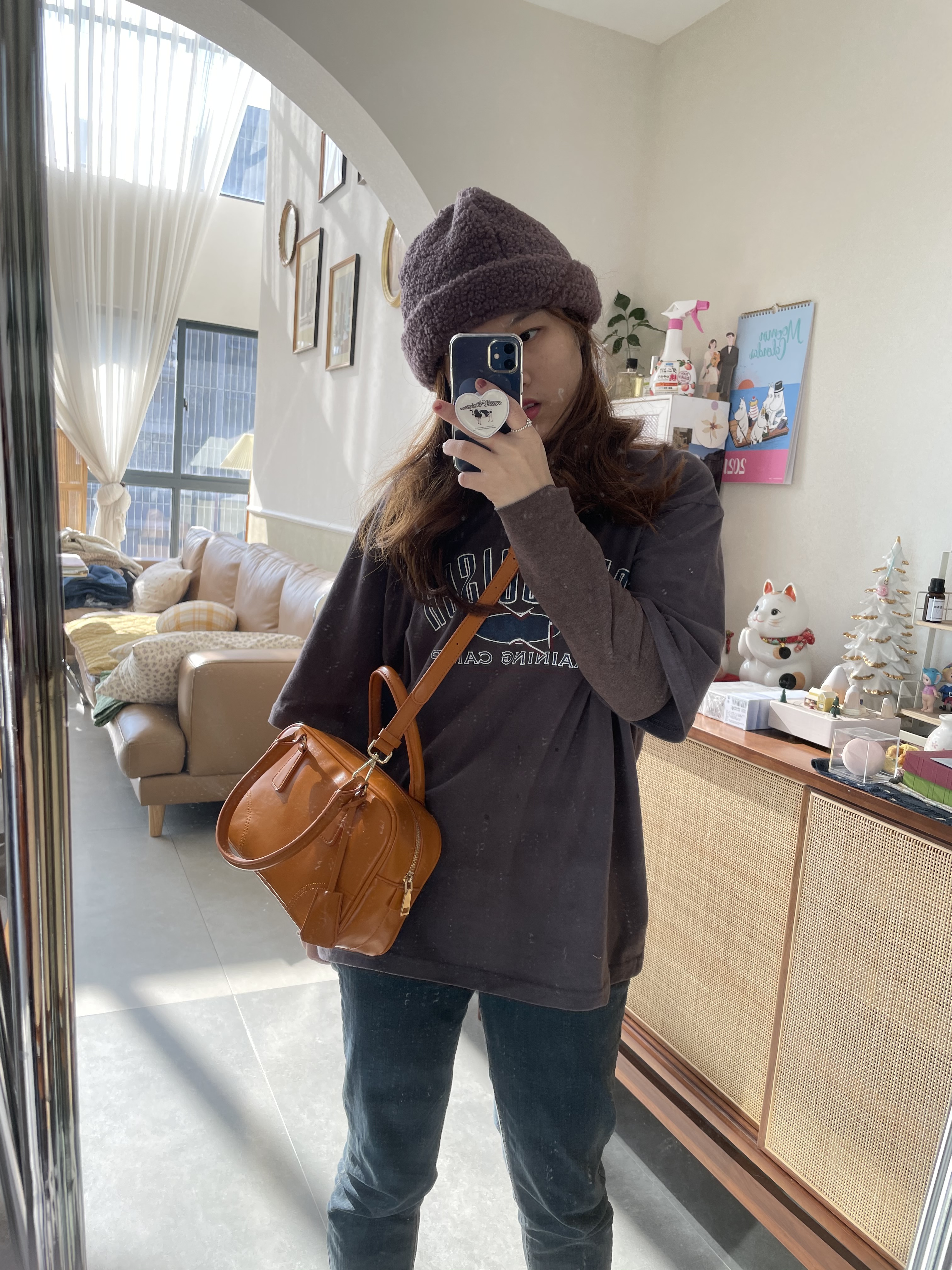 Wide-Brimmed Sweet Bean Hat - Face-Slimming Warm Wool Bowl Hat in Korean Style, Perfect for Fall and Winter Fashion Wide-Brimmed Sweet Bean Hat - Face-Slimming Warm Wool Bowl Hat in Korean Style, Perfect for Fall and Winter Fashion