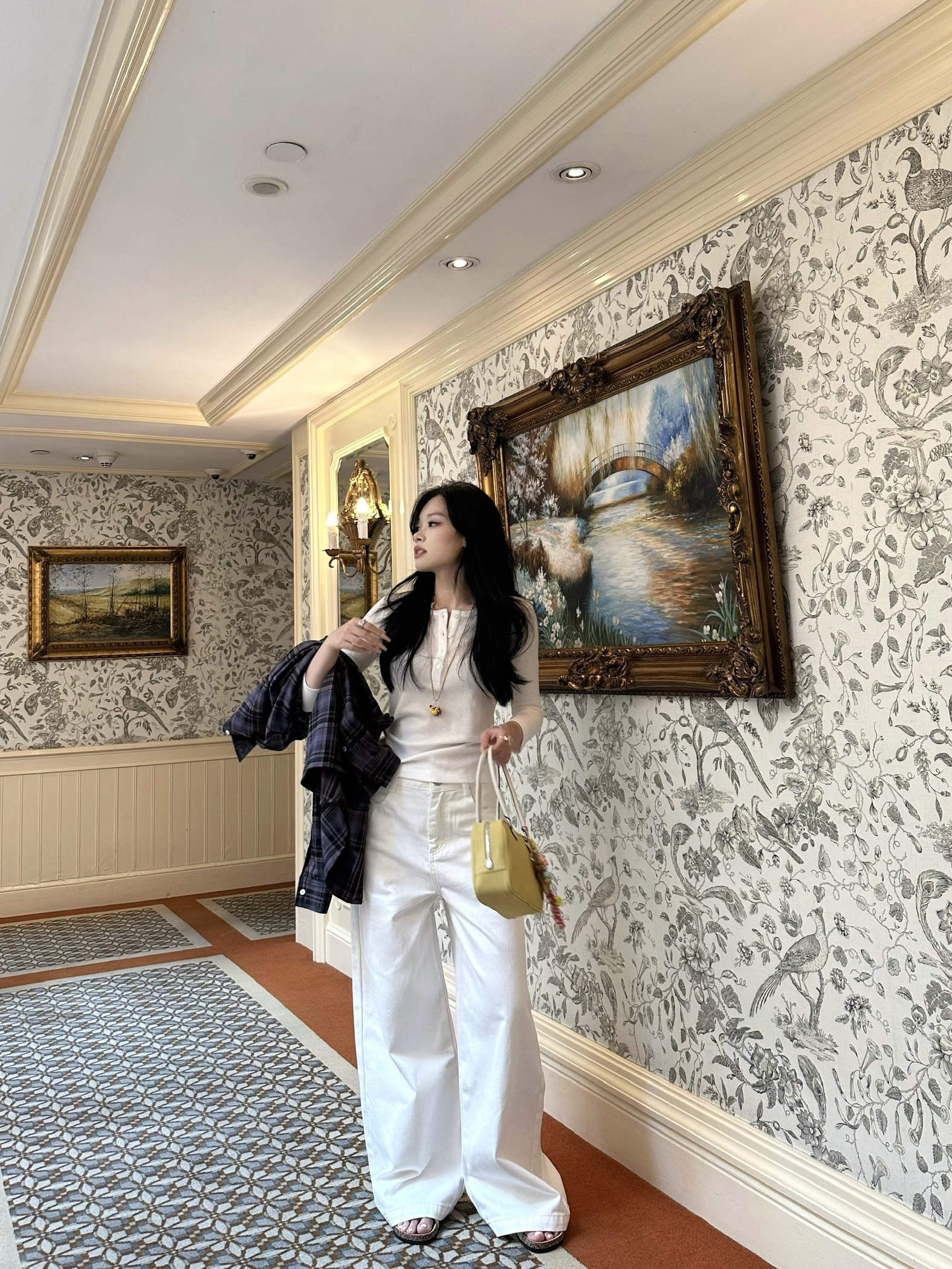 Wide-Leg White Jeans for Women | Fashion Editor Style | Effortlessly Chic & Trendy | Perfect for Casual or Dressy Looks Wide-Leg White Jeans for Women | Fashion Editor Style | Effortlessly Chic & Trendy | Perfect for Casual or Dressy Looks