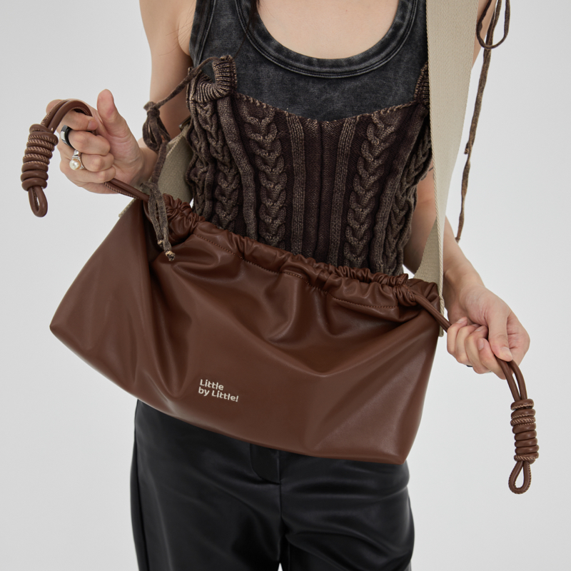 Wide Strap Leather Drawstring Square Bag - Chic Minimalist Design for Everyday Use Wide Strap Leather Drawstring Square Bag - Chic Minimalist Design for Everyday Use