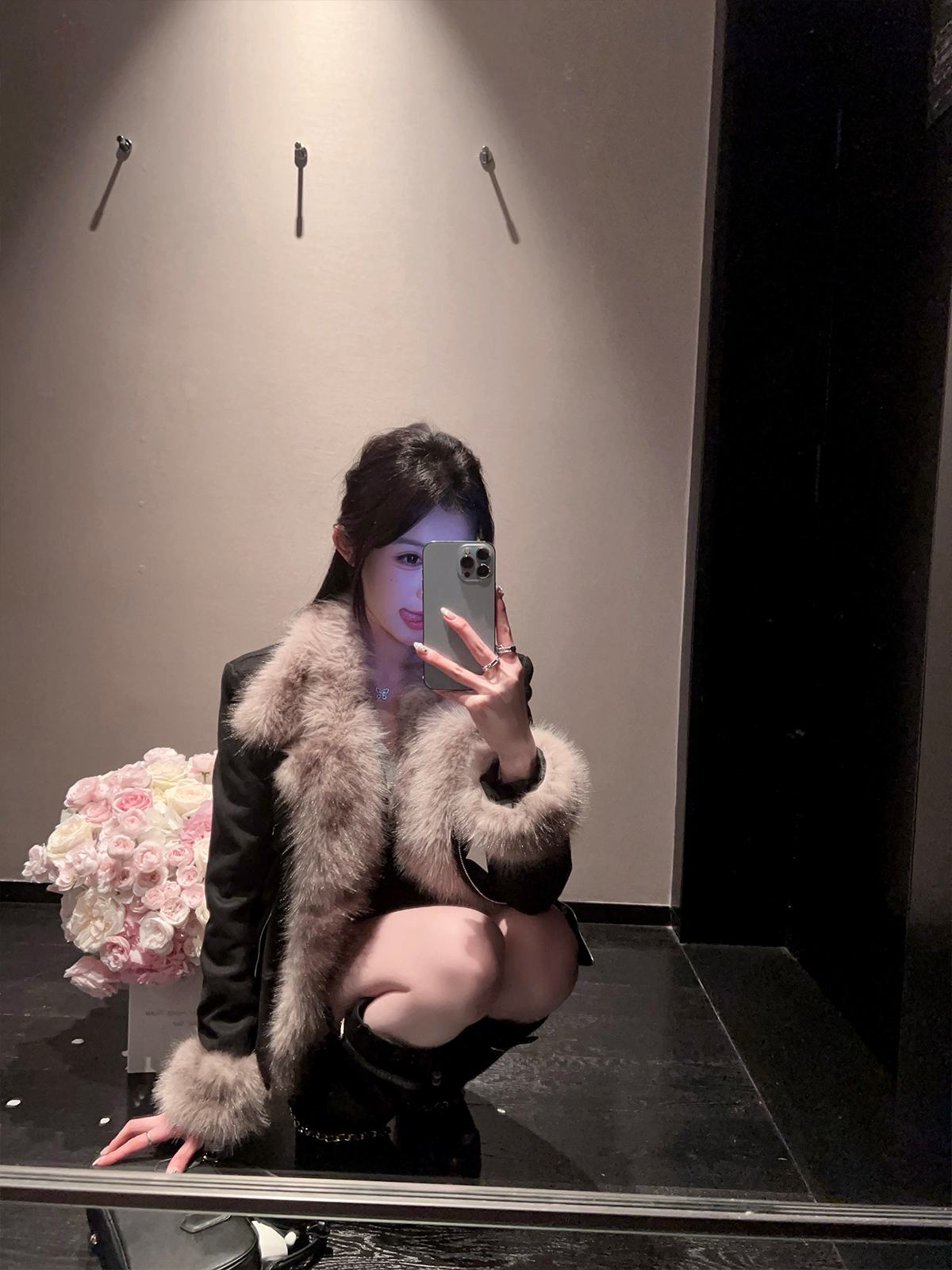 Winter Eco-Friendly Suede Fur Integrated Lapel Coat - Women's Short Thick Jacket for Stylish Warmth and Comfort Winter Eco-Friendly Suede Fur Integrated Lapel Coat - Women's Short Thick Jacket for Stylish Warmth and Comfort