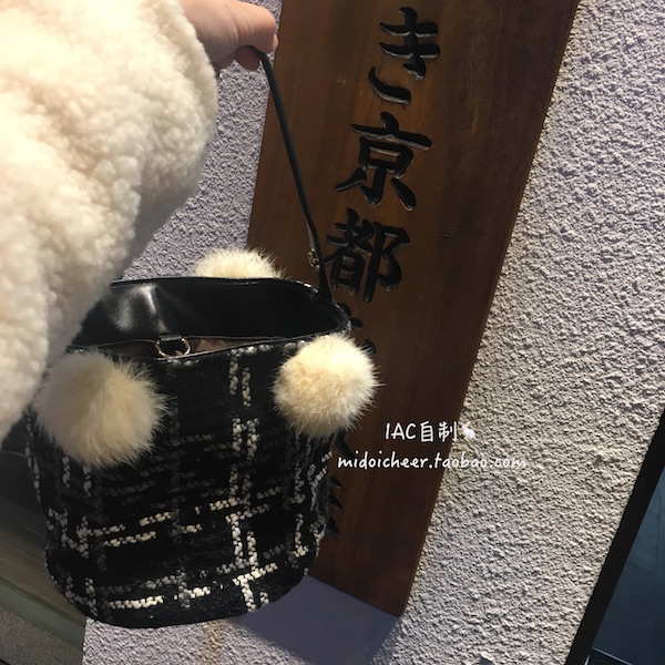 Winter Limited Edition Rabbit Fur Crossbody Bucket Bag - Woolen Handbag with Small Tail for Stylish Seasonal Fashion Winter Limited Edition Rabbit Fur Crossbody Bucket Bag - Woolen Handbag with Small Tail for Stylish Seasonal Fashion