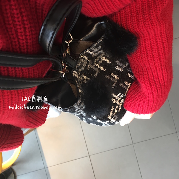 Winter Limited Edition Rabbit Fur Crossbody Bucket Bag - Woolen Handbag with Small Tail for Stylish Seasonal Fashion Winter Limited Edition Rabbit Fur Crossbody Bucket Bag - Woolen Handbag with Small Tail for Stylish Seasonal Fashion