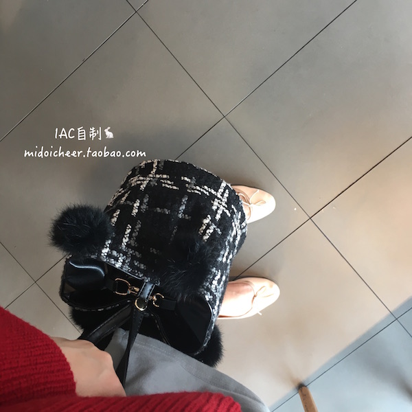 Winter Limited Edition Rabbit Fur Crossbody Bucket Bag - Woolen Handbag with Small Tail for Stylish Seasonal Fashion Winter Limited Edition Rabbit Fur Crossbody Bucket Bag - Woolen Handbag with Small Tail for Stylish Seasonal Fashion