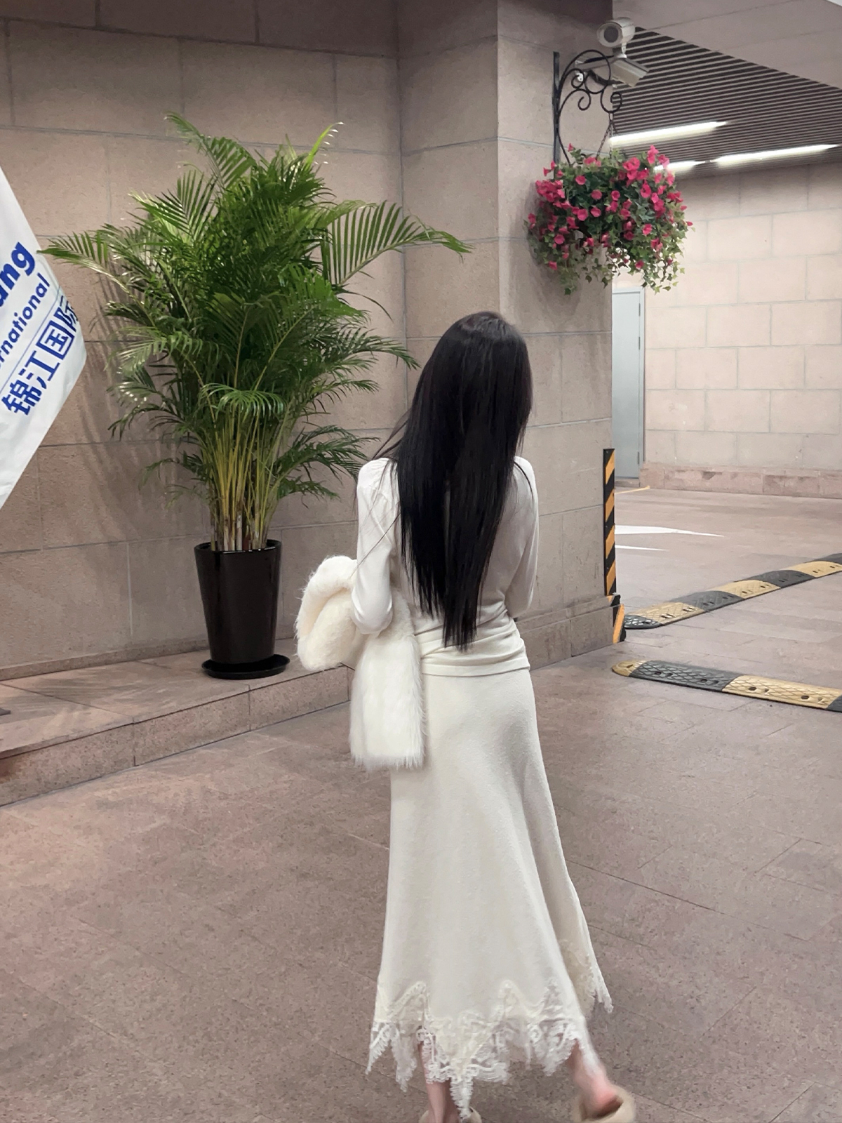 Winter White Slim High-Waisted Pencil Skirt with 50% Wool - Elegant Lace Design, Long Length for Chic Style Winter White Slim High-Waisted Pencil Skirt with 50% Wool - Elegant Lace Design, Long Length for Chic Style