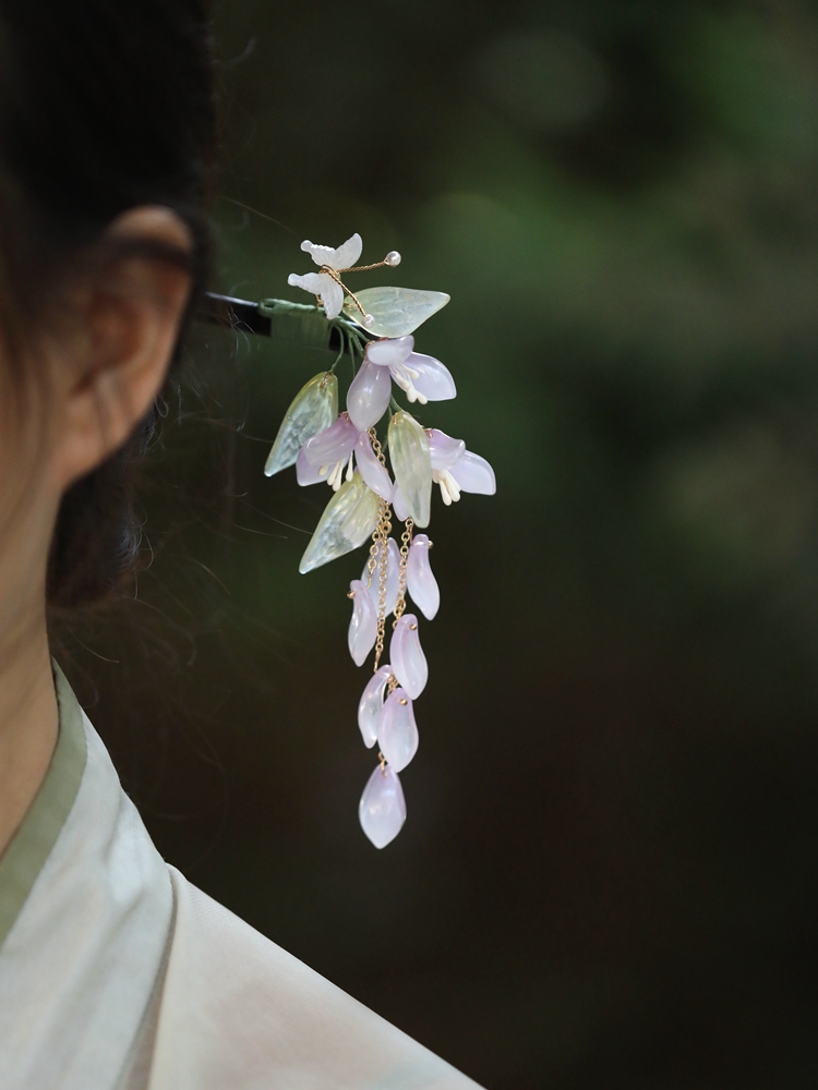 Wisteria Flower Hairpin - Ancient Style Updo Accessory for Hanfu & Qipao Bun Hairstyles, Vintage Floral Hair Jewelry Wisteria Flower Hairpin - Ancient Style Updo Accessory for Hanfu & Qipao Bun Hairstyles, Vintage Floral Hair Jewelry