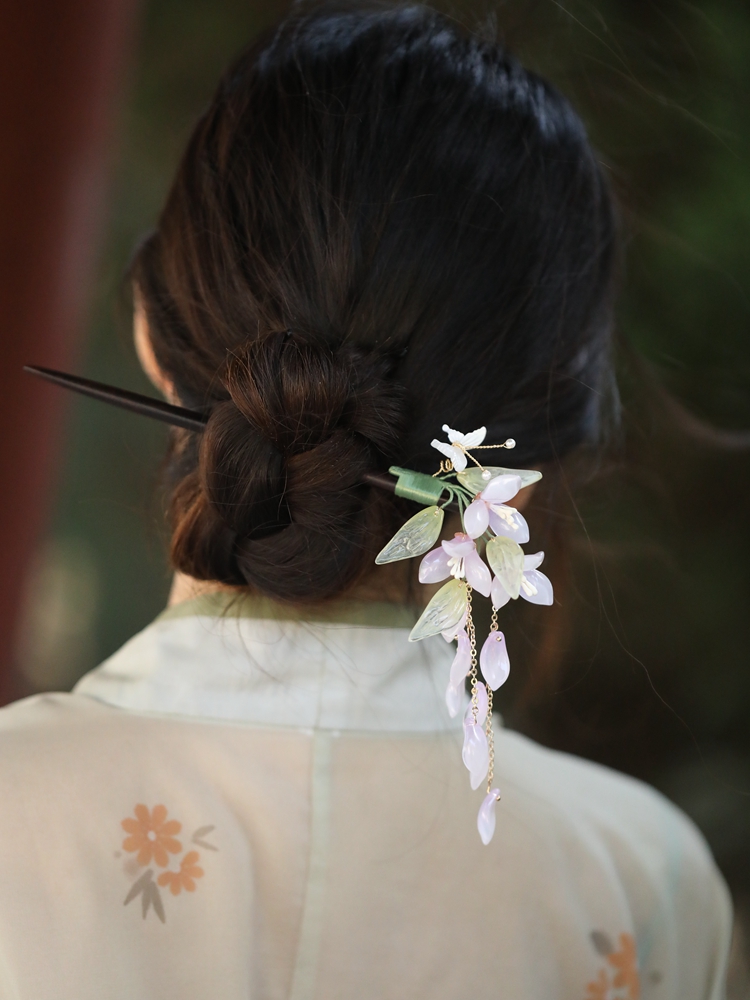 Wisteria Flower Hairpin - Ancient Style Updo Accessory for Hanfu & Qipao Bun Hairstyles, Vintage Floral Hair Jewelry Wisteria Flower Hairpin - Ancient Style Updo Accessory for Hanfu & Qipao Bun Hairstyles, Vintage Floral Hair Jewelry