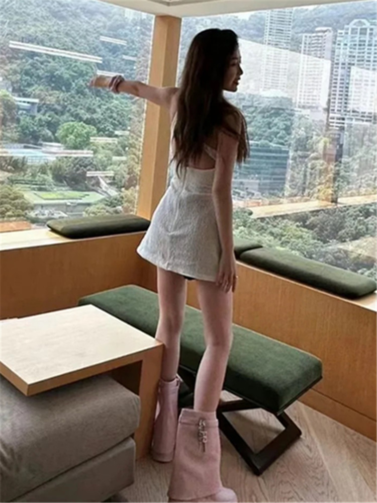 Women's 2025 Shark Boots with Metal Lock Buckle - Short Thick Sole Platform Ankle Boots, Y2K Inspired Fashion Women's 2025 Shark Boots with Metal Lock Buckle - Short Thick Sole Platform Ankle Boots, Y2K Inspired Fashion