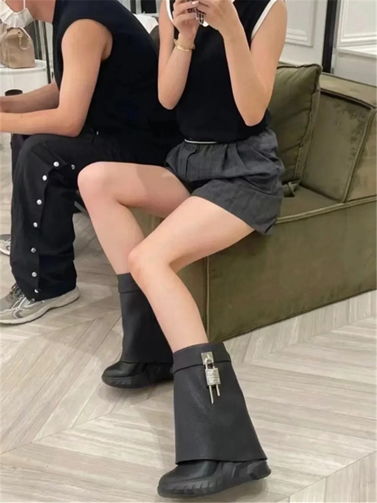 Women's 2025 Shark Boots with Metal Lock Buckle - Short Thick Sole Platform Ankle Boots, Y2K Inspired Fashion Women's 2025 Shark Boots with Metal Lock Buckle - Short Thick Sole Platform Ankle Boots, Y2K Inspired Fashion