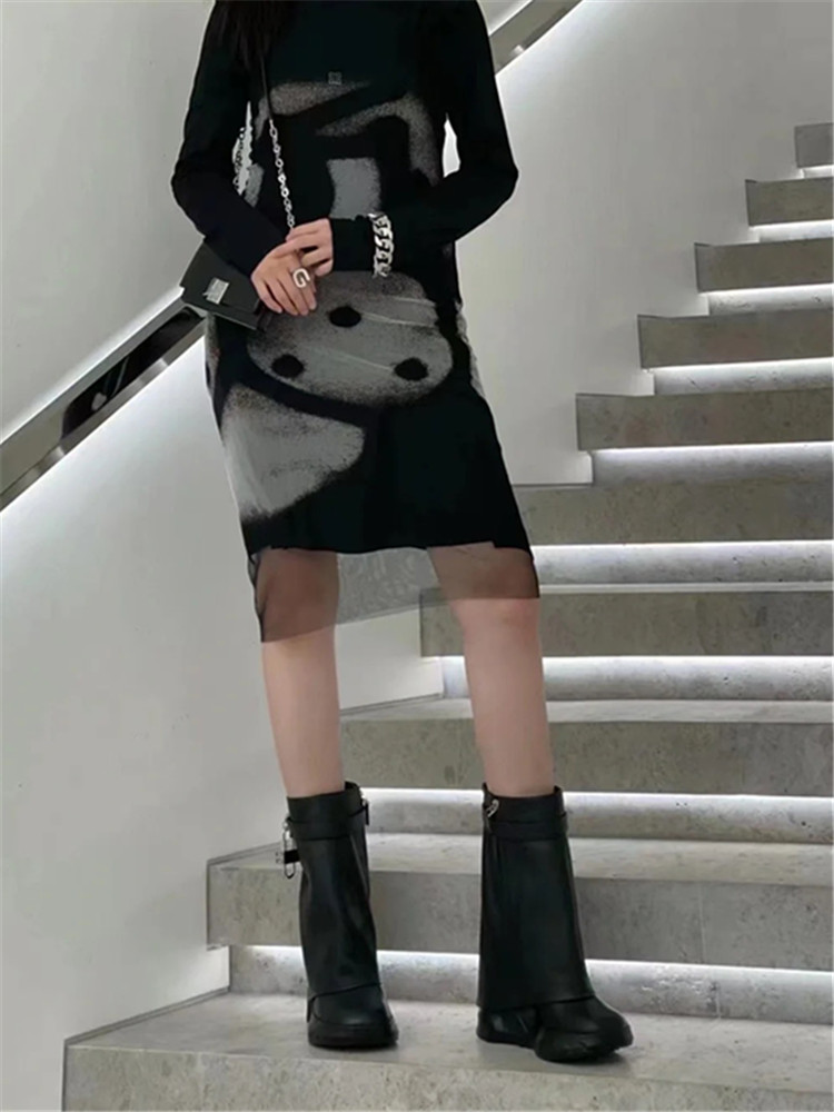 Women's 2025 Shark Boots with Metal Lock Buckle - Short Thick Sole Platform Ankle Boots, Y2K Inspired Fashion Women's 2025 Shark Boots with Metal Lock Buckle - Short Thick Sole Platform Ankle Boots, Y2K Inspired Fashion