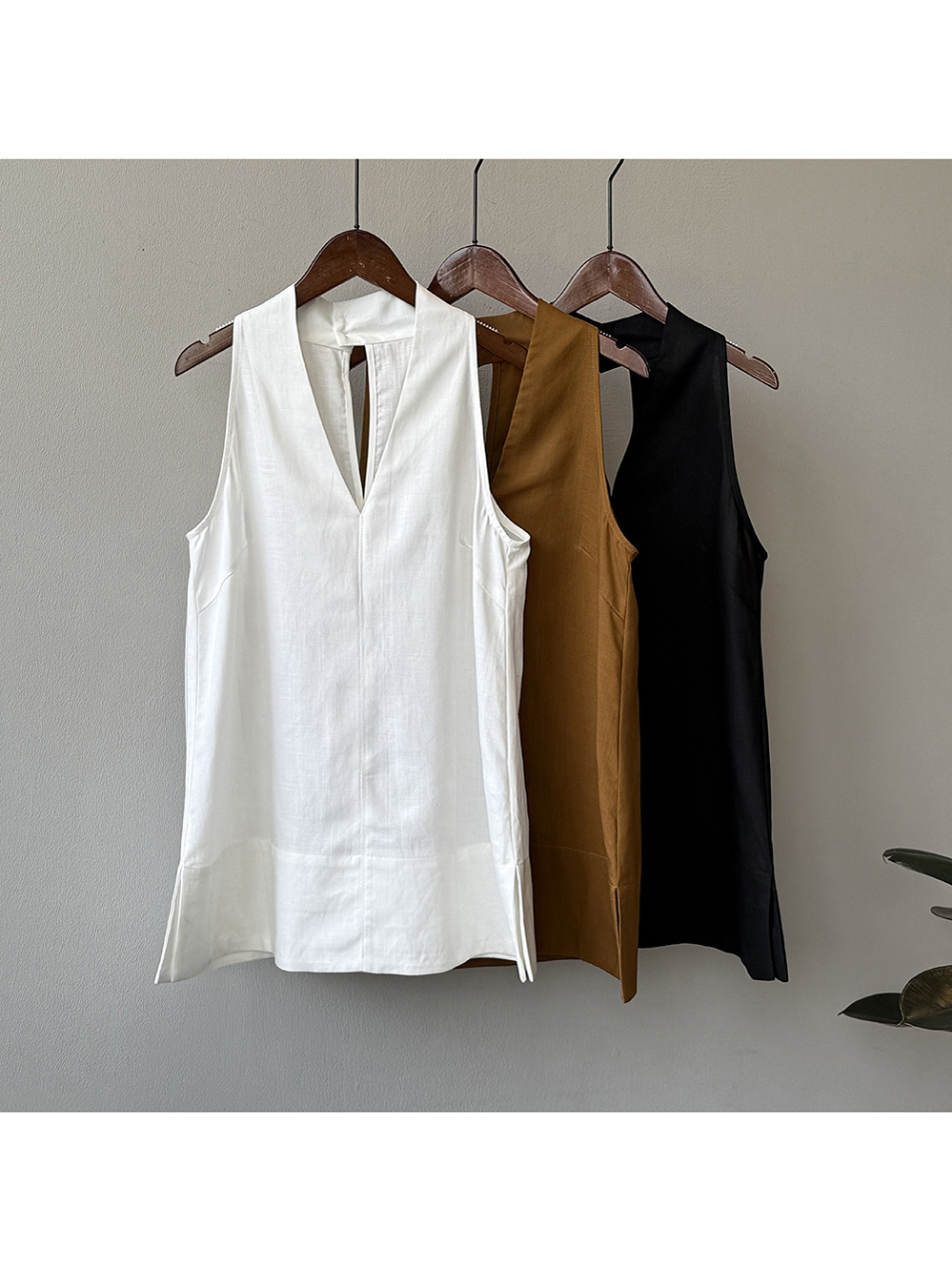 Women's 2025 Summer High-Grade Linen Tencel V-Neck Sleeveless Vest Top - Thin, Breathable Mid-Length Shirt Women's 2025 Summer High-Grade Linen Tencel V-Neck Sleeveless Vest Top - Thin, Breathable Mid-Length Shirt