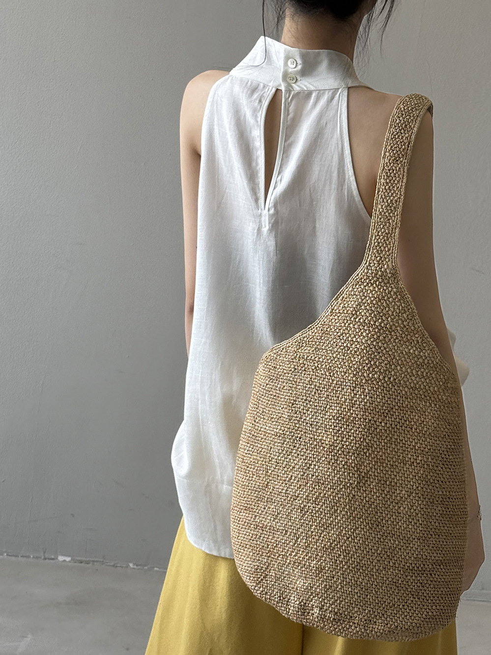 Women's 2025 Summer High-Grade Linen Tencel V-Neck Sleeveless Vest Top - Thin, Breathable Mid-Length Shirt Women's 2025 Summer High-Grade Linen Tencel V-Neck Sleeveless Vest Top - Thin, Breathable Mid-Length Shirt