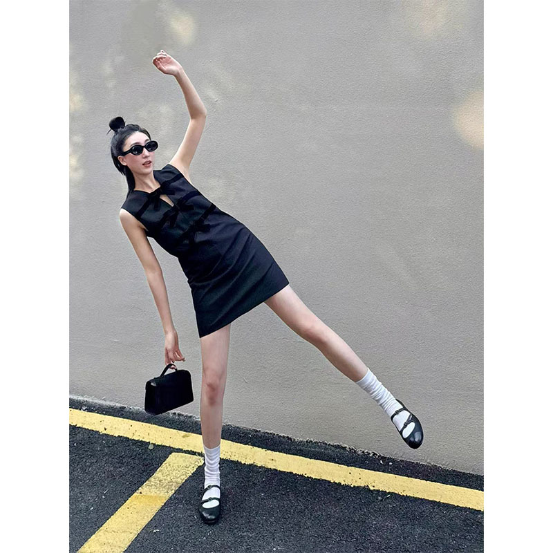 Women's A-Line Dress with Bow Tie, Slim Fit Sleeveless Design, Chic Temperament Style, Ideal for 90s and Y2K Fashion Women's A-Line Dress with Bow Tie, Slim Fit Sleeveless Design, Chic Temperament Style, Ideal for 90s and Y2K Fashion