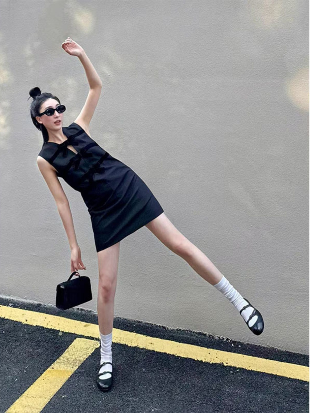 Women's A-Line Dress with Bow Tie, Slim Fit Sleeveless Design, Chic Temperament Style, Ideal for 90s and Y2K Fashion