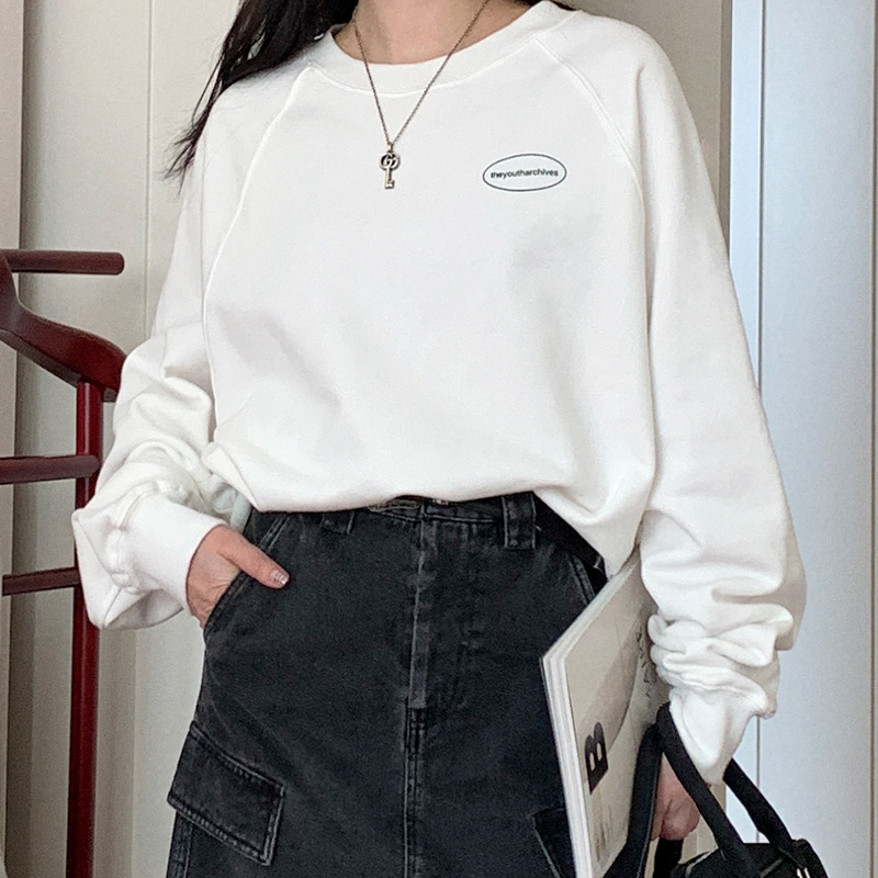 Women's Basic Small Print Round Neck Sweatshirt - Long Sleeve Loose Fit, Versatile White Top for Spring and Summer Fashion