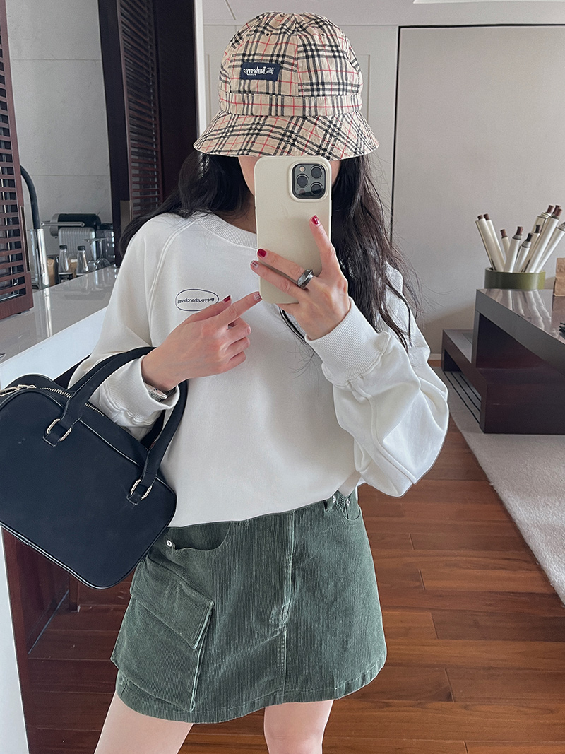 Women's Basic Small Print Round Neck Sweatshirt - Long Sleeve Loose Fit, Versatile White Top for Spring and Summer Fashion Women's Basic Small Print Round Neck Sweatshirt - Long Sleeve Loose Fit, Versatile White Top for Spring and Summer Fashion