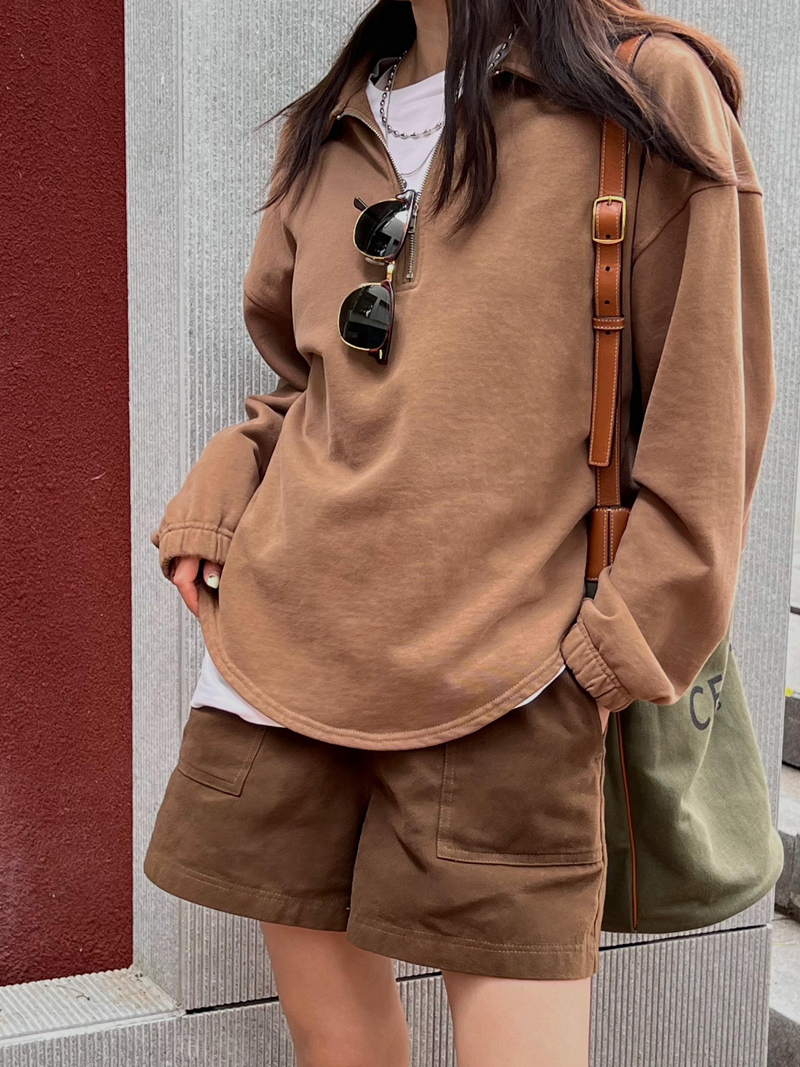 Women's Classic Round Neck Pullover Top - Versatile Coffee Color, Long Sleeve, Age-Reducing Lazy Style for Early Autumn Women's Classic Round Neck Pullover Top - Versatile Coffee Color, Long Sleeve, Age-Reducing Lazy Style for Early Autumn