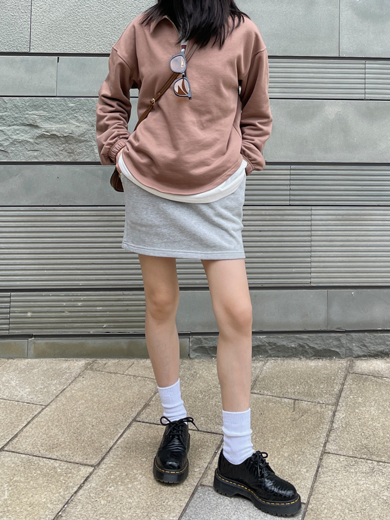 Women's Classic Round Neck Pullover Top - Versatile Coffee Color, Long Sleeve, Age-Reducing Lazy Style for Early Autumn