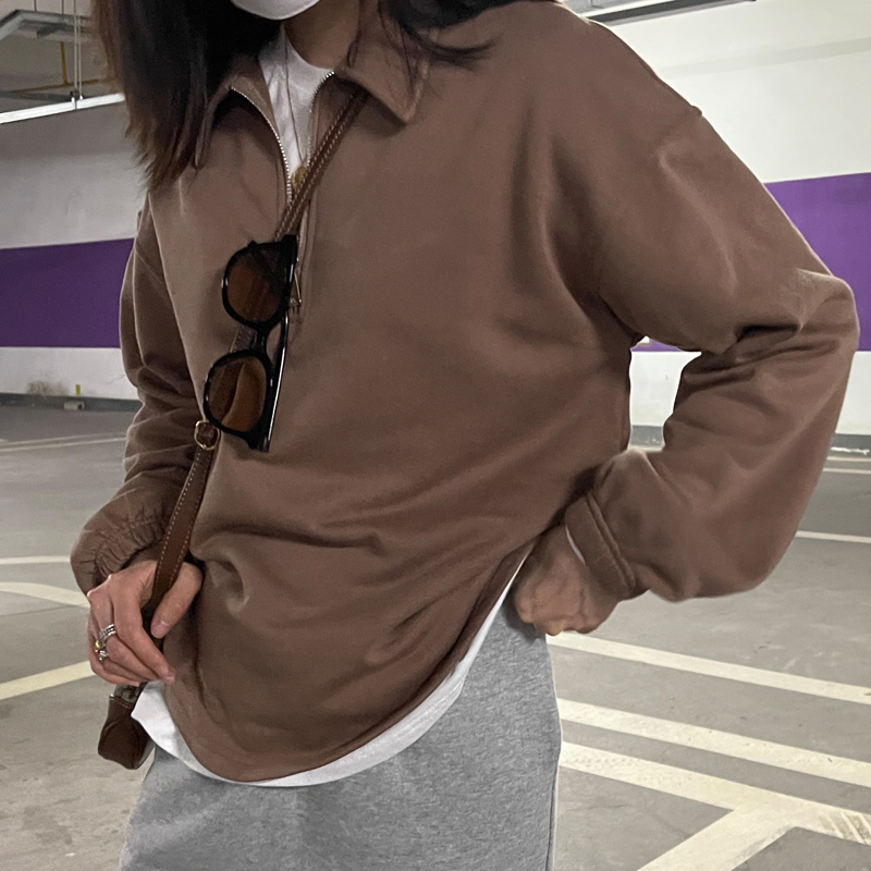 Women's Classic Round Neck Pullover Top - Versatile Coffee Color, Long Sleeve, Age-Reducing Lazy Style for Early Autumn