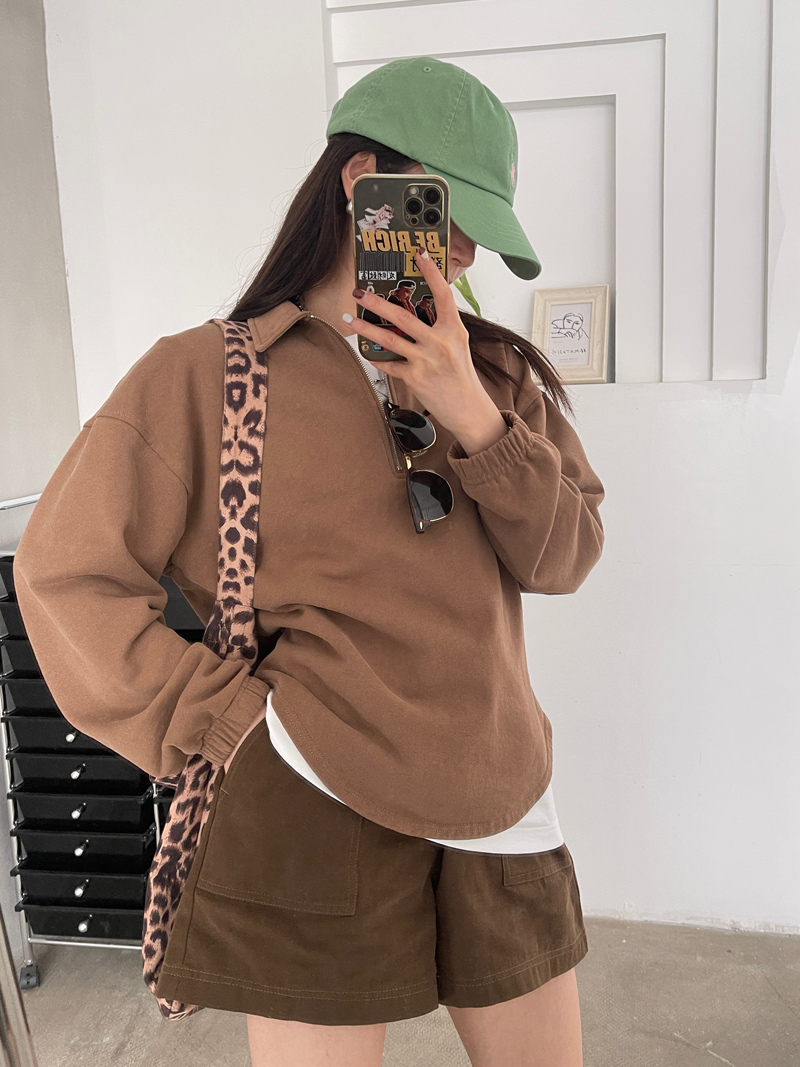 Women's Classic Round Neck Pullover Top - Versatile Coffee Color, Long Sleeve, Age-Reducing Lazy Style for Early Autumn Women's Classic Round Neck Pullover Top - Versatile Coffee Color, Long Sleeve, Age-Reducing Lazy Style for Early Autumn