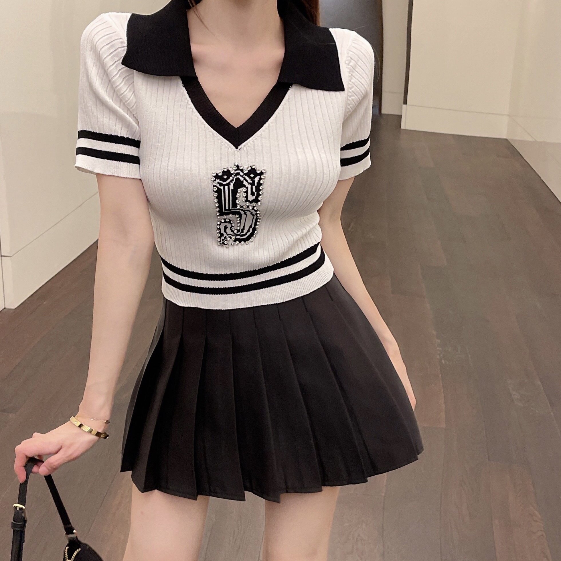 Women's College Style Pleated Skirt Suit Set - High-End Milk Salt System, Hong Kong Style Two-Piece Summer Outfit Women's College Style Pleated Skirt Suit Set - High-End Milk Salt System, Hong Kong Style Two-Piece Summer Outfit