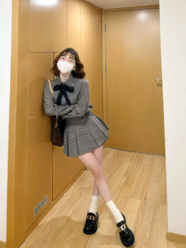 Women's College Style Two-Piece Dress Set with Loose Cardigan Coat and Pleated Skirt for Autumn and Winter Casual Wear Women's College Style Two-Piece Dress Set with Loose Cardigan Coat and Pleated Skirt for Autumn and Winter Casual Wear