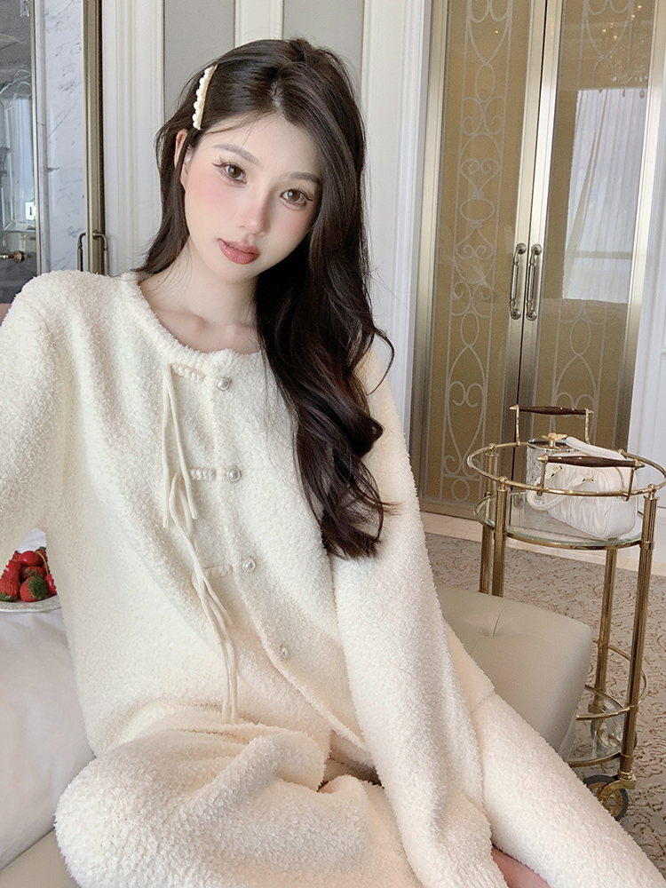 Women's Coral Fleece Pajamas Set - Thickened National Style Home Wear for Autumn and Winter, Cozy Outdoor Loungewear Women's Coral Fleece Pajamas Set - Thickened National Style Home Wear for Autumn and Winter, Cozy Outdoor Loungewear