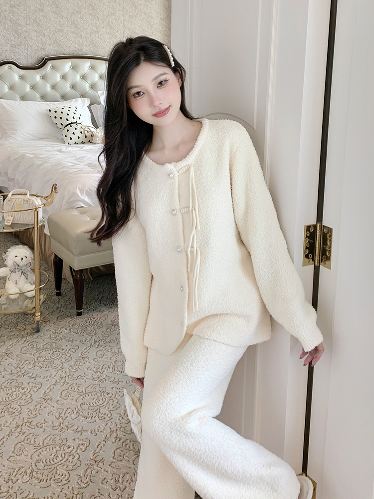 Women's Coral Fleece Pajamas Set - Thickened National Style Home Wear for Autumn and Winter, Cozy Outdoor Loungewear Women's Coral Fleece Pajamas Set - Thickened National Style Home Wear for Autumn and Winter, Cozy Outdoor Loungewear