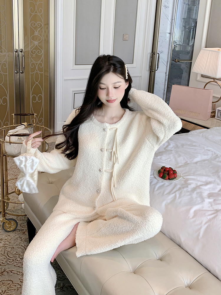 Women's Coral Fleece Pajamas Set - Thickened National Style Home Wear for Autumn and Winter, Cozy Outdoor Loungewear Women's Coral Fleece Pajamas Set - Thickened National Style Home Wear for Autumn and Winter, Cozy Outdoor Loungewear