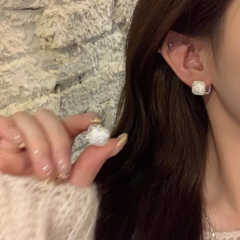 Women's Double-Sided Ear Clips and Studs - High-End Fashion Earrings for a Chic Look Women's Double-Sided Ear Clips and Studs - High-End Fashion Earrings for a Chic Look