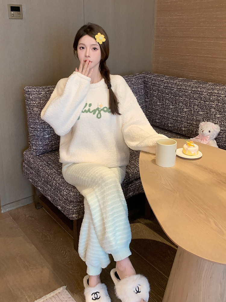 Women's Floral Coral Fleece Pajama Set - Thickened Warm Loungewear for Autumn & Winter, Ideal for Outdoor Comfort Women's Floral Coral Fleece Pajama Set - Thickened Warm Loungewear for Autumn & Winter, Ideal for Outdoor Comfort