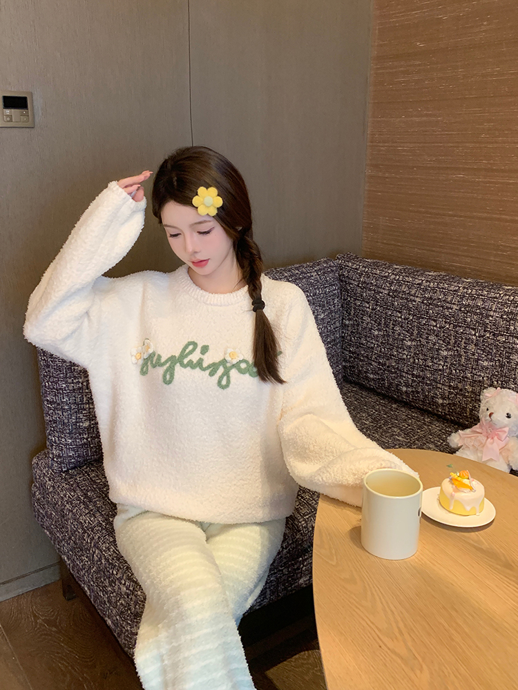 Women's Floral Coral Fleece Pajama Set - Thickened Warm Loungewear for Autumn & Winter, Ideal for Outdoor Comfort Women's Floral Coral Fleece Pajama Set - Thickened Warm Loungewear for Autumn & Winter, Ideal for Outdoor Comfort