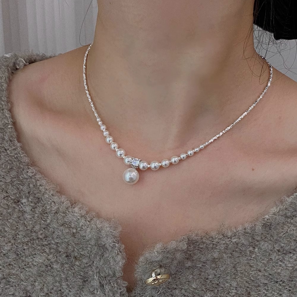 Women's French Gradual Pearl Shattered Silver Necklace, Trendy Collarbone Chain Pendant for Chic Style Women's French Gradual Pearl Shattered Silver Necklace, Trendy Collarbone Chain Pendant for Chic Style