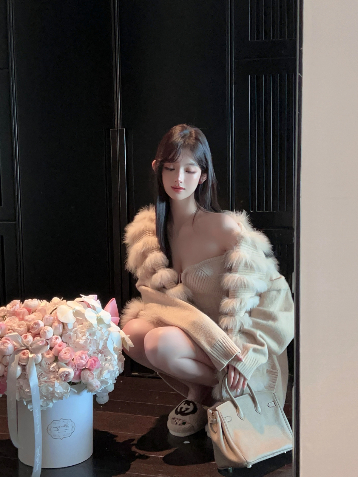 Women's Loose White Knitted Cardigan with Real Fox Fur Collar - Cozy Winter Sweater Coat for Chic Temperament Style Women's Loose White Knitted Cardigan with Real Fox Fur Collar - Cozy Winter Sweater Coat for Chic Temperament Style