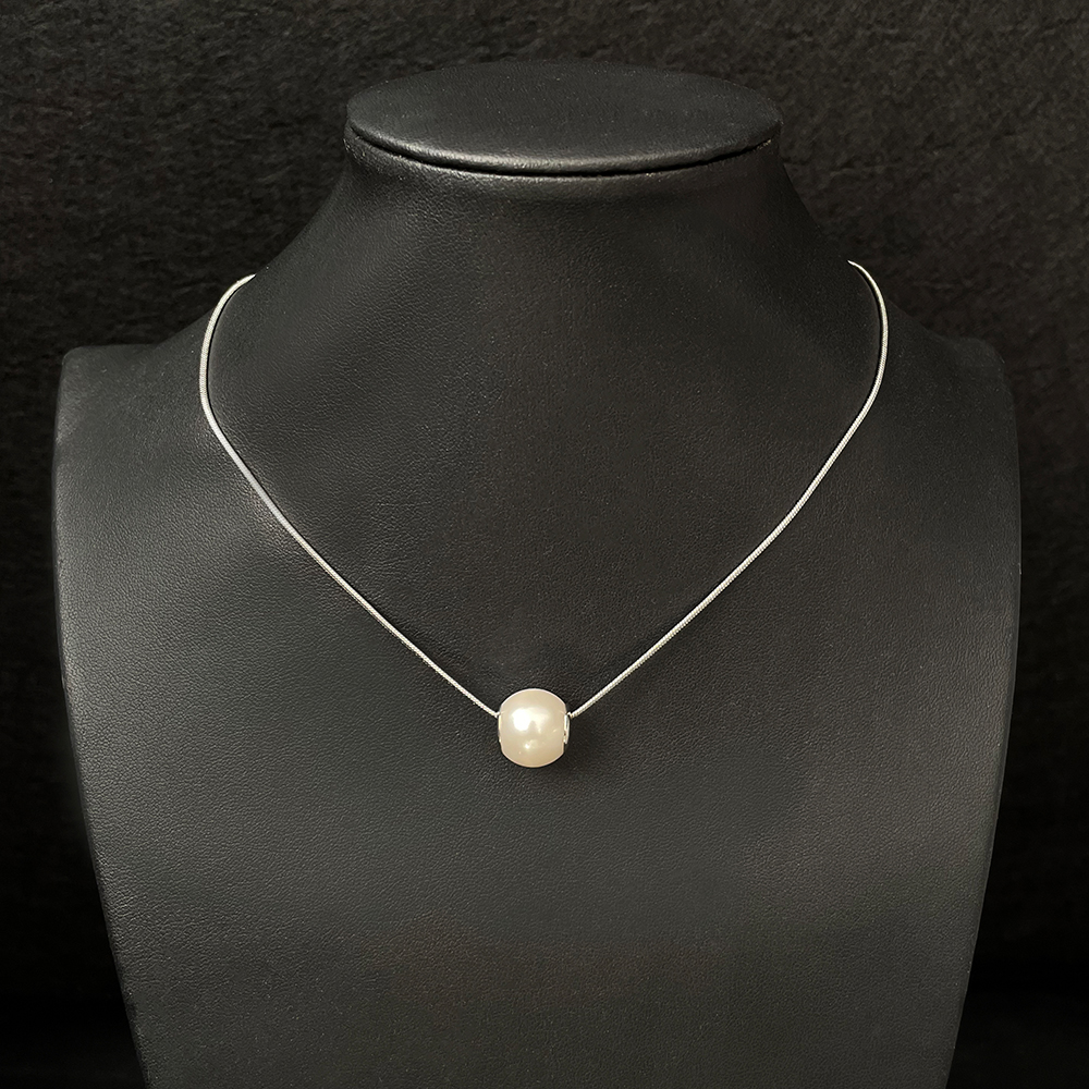 Women's Pearl Necklace, 2025 French Light Luxury Clavicle Chain, High-End Niche Design, Elegant Statement Jewelry