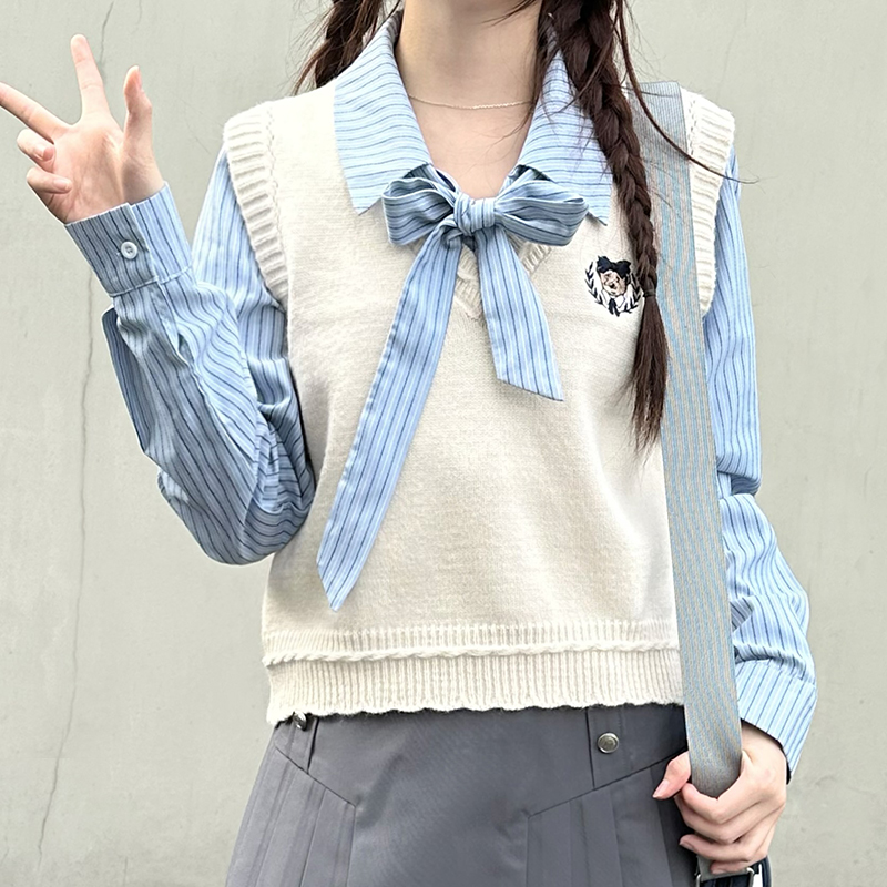 Women's Pudding Bear Academy Style Knitted Vest, V-Neck Sleeveless Layering Jacket for Autumn & Winter Fashion Women's Pudding Bear Academy Style Knitted Vest, V-Neck Sleeveless Layering Jacket for Autumn & Winter Fashion
