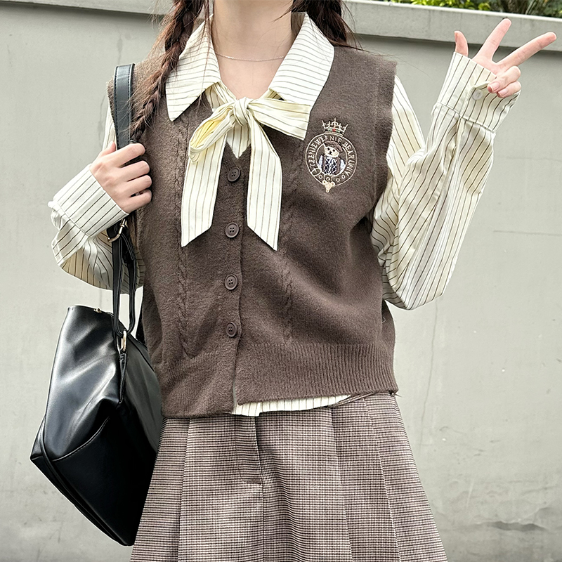 Women's Pudding Bear Academy Style Knitted Vest, V-Neck Sleeveless Layering Jacket for Autumn & Winter Fashion Women's Pudding Bear Academy Style Knitted Vest, V-Neck Sleeveless Layering Jacket for Autumn & Winter Fashion