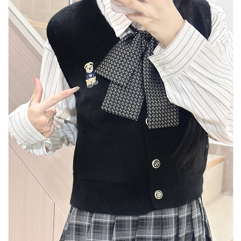 Women's Pudding Bear Academy Style Knitted Vest, V-Neck Sleeveless Layering Jacket for Autumn & Winter Fashion Women's Pudding Bear Academy Style Knitted Vest, V-Neck Sleeveless Layering Jacket for Autumn & Winter Fashion