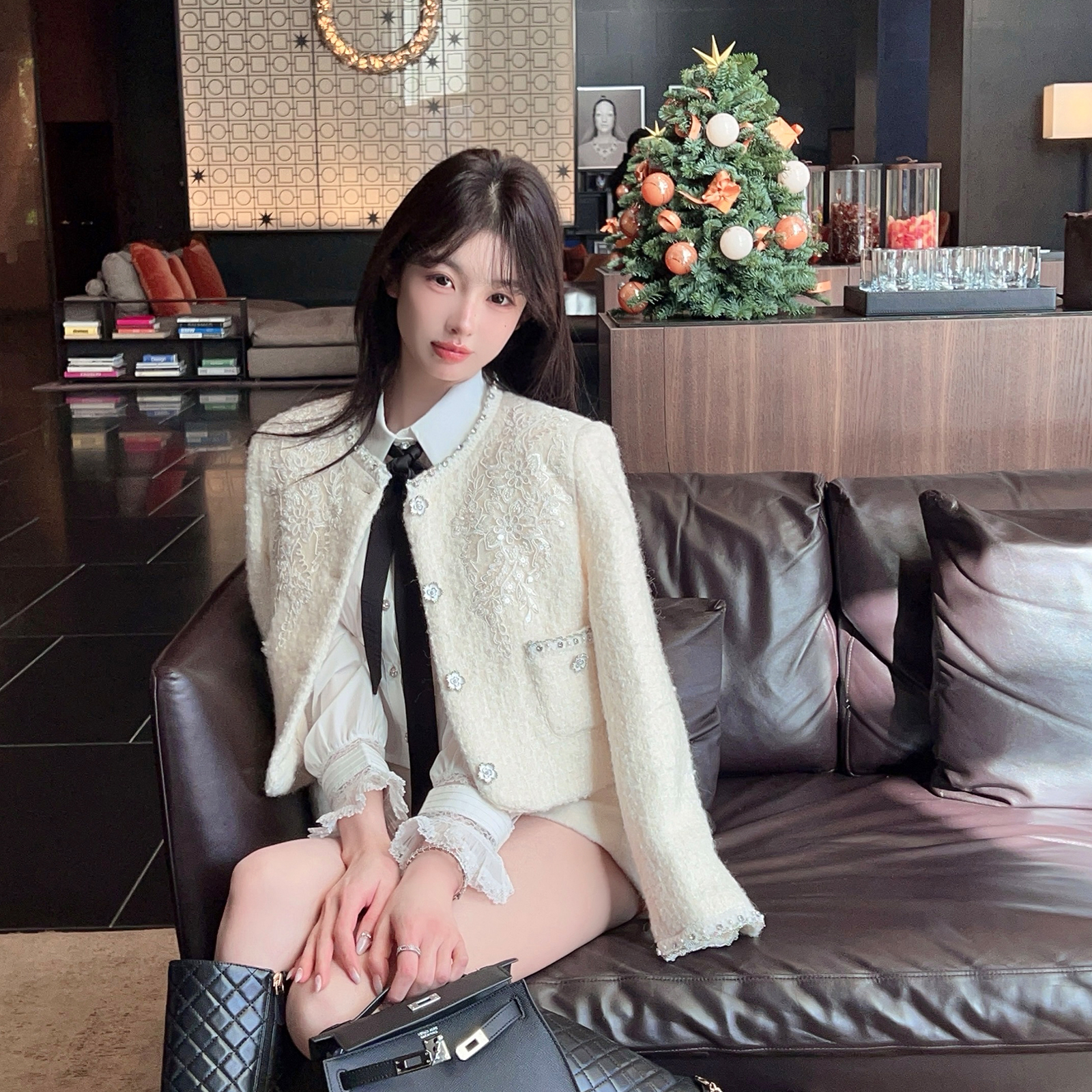 Women's Short Wool Coat - Elegant Embroidered Winter Down Liner with 30% Wool - Chic Woolen Overcoat for Stylish Casual Wear