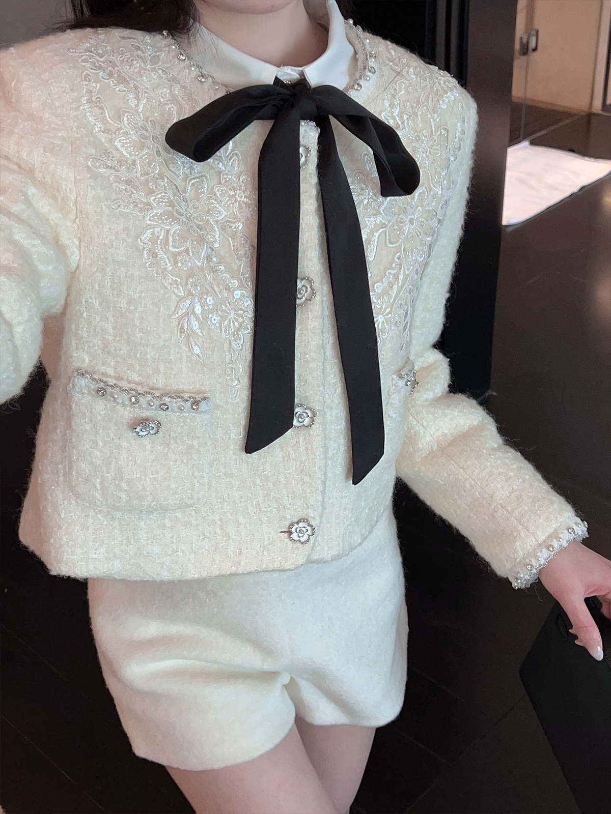 Women's Short Wool Coat - Elegant Embroidered Winter Down Liner with 30% Wool - Chic Woolen Overcoat for Stylish Casual Wear Women's Short Wool Coat - Elegant Embroidered Winter Down Liner with 30% Wool - Chic Woolen Overcoat for Stylish Casual Wear