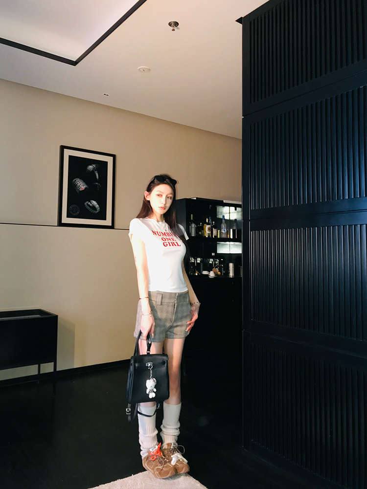 Women's Slim Fit Casual American Plaid Woolen Shorts - Trendy 90s Style Long Leg Hot Pants Women's Slim Fit Casual American Plaid Woolen Shorts - Trendy 90s Style Long Leg Hot Pants