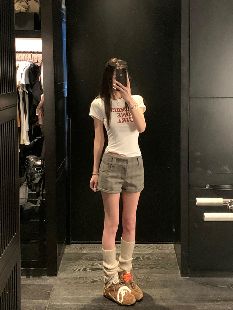 Women's Slim Fit Casual American Plaid Woolen Shorts - Trendy 90s Style Long Leg Hot Pants Women's Slim Fit Casual American Plaid Woolen Shorts - Trendy 90s Style Long Leg Hot Pants